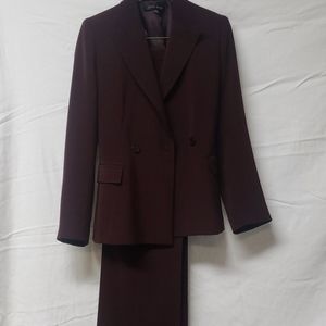 Woman's pants suit
